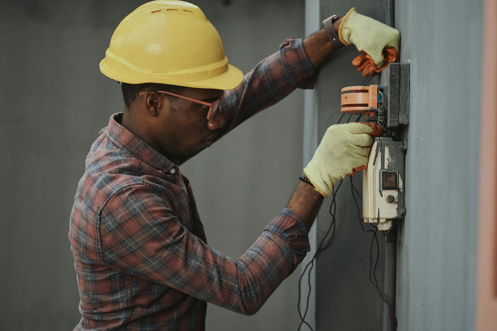 Illuminating the Path: A Comprehensive Guide on How to Become an Electrical Engineer
